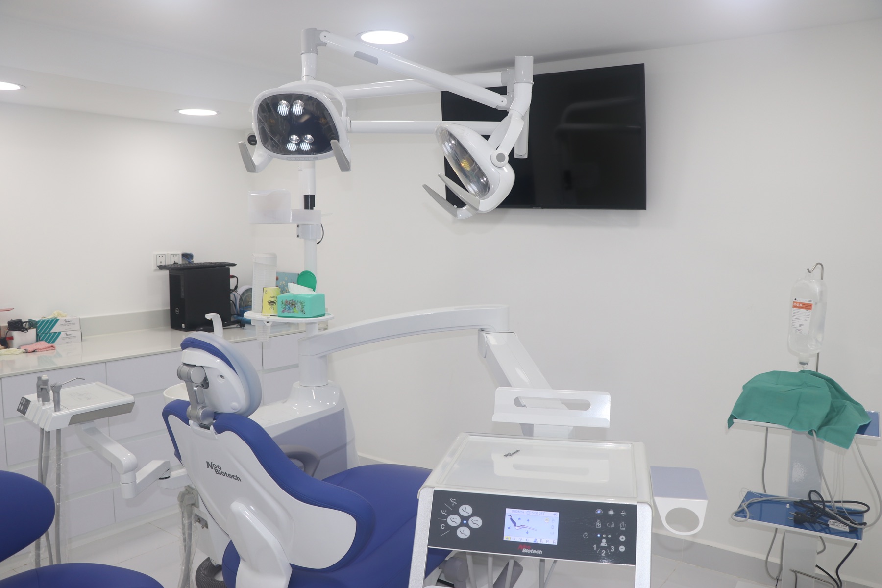 A treatment room at Manit Dental Clinic